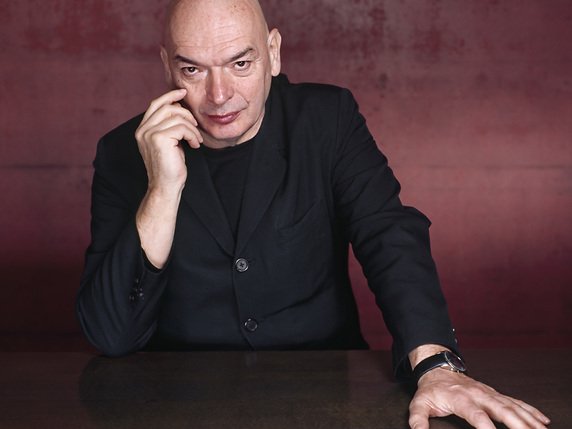 L'architecte star Jean Nouvel passe le cap des 75 ans le 12 août. © KEYSTONE/GAETAN BALLY