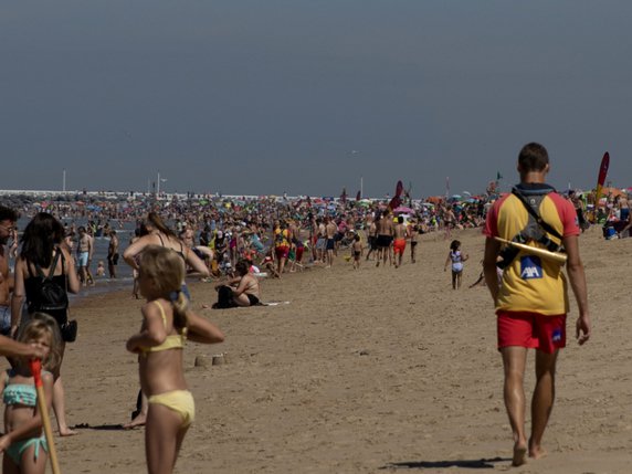 Les plages étaient bondées ce week-end dans plusieurs stations du littoral belge. © KEYSTONE/AP/Virginia Mayo