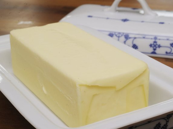 D'après les données du secteur laitier, 4000 à 5000 tonnes de beurre devraient être stockées au froid en milieu d'année (image symbolique). © KEYSTONE/STEFFEN SCHMIDT