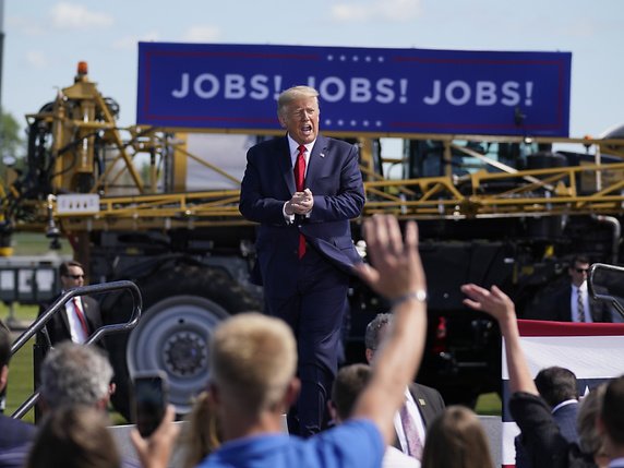 Lors d'arrêts dans le Minnesota, Donald Trump a ironisé sur une convention où les discours de nombre de ténors du parti sont enregistrés à l'avance. © KEYSTONE/AP/Evan Vucci