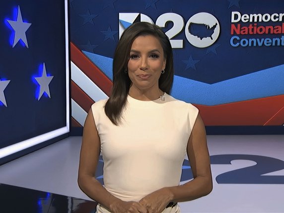 "Cette année, nous sommes venus sauver la démocratie": c'est par ces mots que l'actrice Eva Longoria a ouvert la convention des Démocrates américains. © KEYSTONE/AP