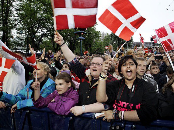 En plein été, le Danemark a inauguré le premier musée du bonheur. Le royaume scandinave figure régulièrement dans le peloton de tête des pays les plus heureux (archives). © KEYSTONE/AP POLFOTO/JENS DRESLING