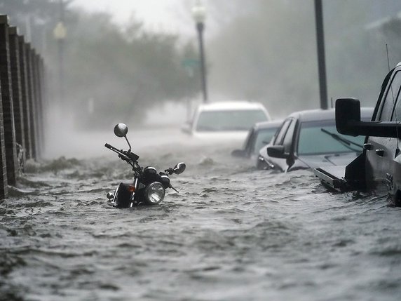 Les rues de Pensacola ont été submergées par les eaux. © KEYSTONE/AP/Gerald Herbert
