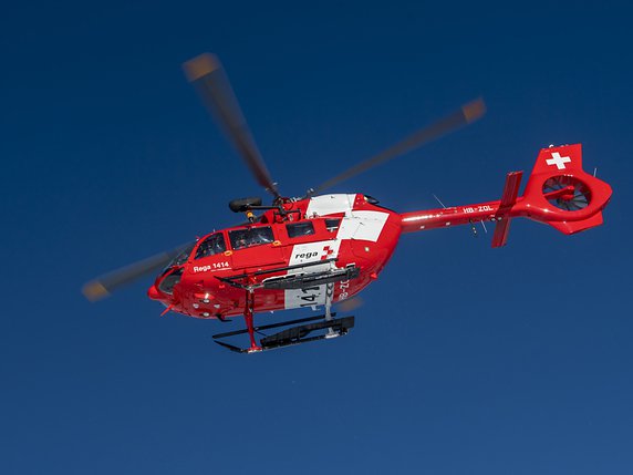 Les blessés ont été transportés à l'hôpital par des hélicoptères de la Rega (archives). © KEYSTONE/JEAN-CHRISTOPHE BOTT