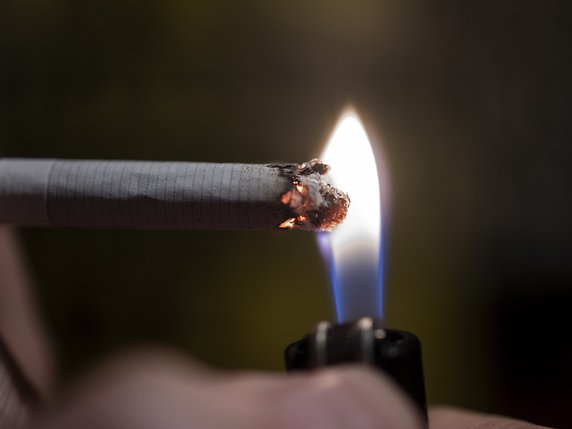 Les coûts liés au tabac représentent 3,9 milliards de francs par an, selon l'OFSP (archives). © KEYSTONE/EPA/CHRISTIAN BRUNA