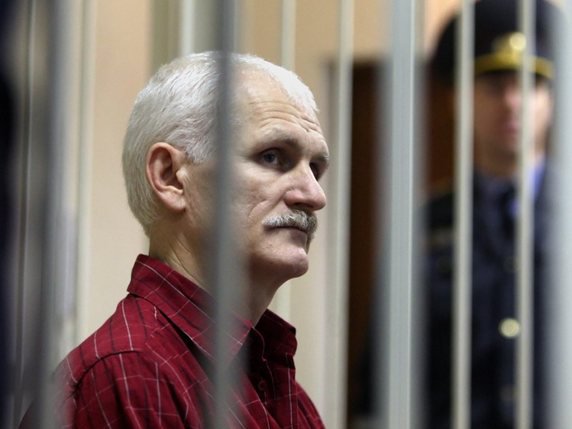 Ales Belyatsky avait eu droit à quelques semaines prison à Minsk en 2011. © KEYSTONE/EPA/TATYANA ZENKOVICH