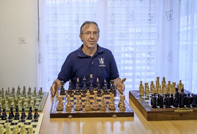 Bernard Bovigny a reçu son premier jeu d’échecs à l’âge de 24 ans, ramené de Russie par ses parents.  © Alain Wicht