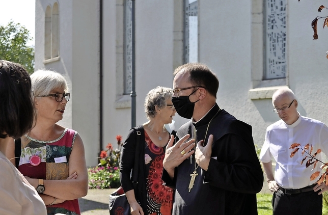 La première rencontre, à Delémont, entre la Conférence des évêques suisses, le Conseil des femmes de la CES et une délégation de la Ligue suisse des femmes catholiques (ici à l’heure de la pause) s’est déroulée dans un esprit d’ouverture et de respectmutuel.  © CES/LSFC/DR