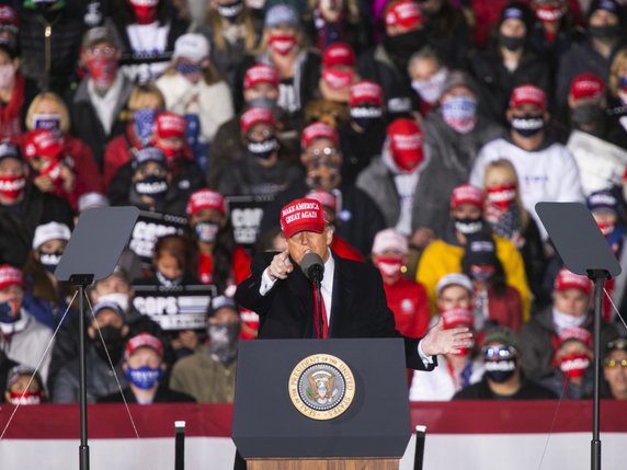 Donald Trump a effectué de multiples déplacements samedi. Il a notamment fait campagne à Janesville, dans le Wisconsin. © KEYSTONE/AP/Scott P. Yates