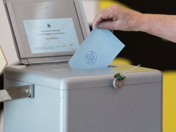 Au total, seize instructions avaient été ouvertes pour soupçons de fraude électorale concernant le vote de Moutier du 18 juin 2017. Le premier procès a débouché sur un acquittement (photo symbolique). © KEYSTONE/JEAN-CHRISTOPHE BOTT