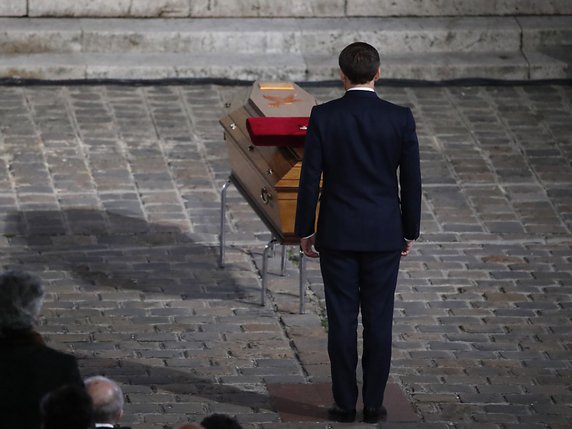 Le président français Emmanuel Macron a rendu un hommage national mercredi au professeur décapité (archives). © KEYSTONE/AP/Francois Mori