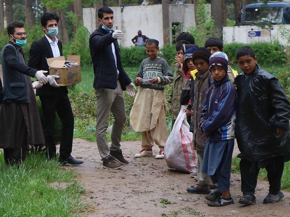 La Chaîne du Bonheur a sélectionné 15 pays particulièrement fragiles dans lesquels elle financera des projets en priorité, comme l'Afghanistan (image d'illustration). © KEYSTONE/EPA/JALIL REZAYEE