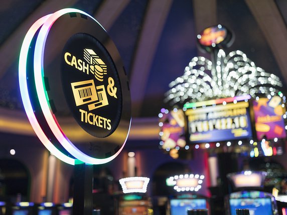 Le nombre d'interdictions de jeux dans les casinos et en ligne a considérablement augmenté entre 2018 et 2019 (image symbolique). © KEYSTONE/GAETAN BALLY