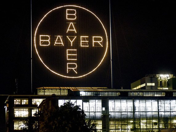 Bayer s'attend à une conclusion de la vente dès "le quatrième trimestre 2020", en attendant le feu vert des autorités de la concurrence. (archives) © KEYSTONE/AP/MARTIN MEISSNER