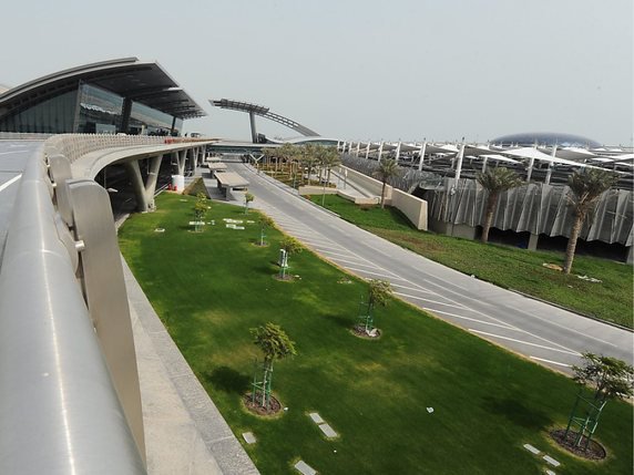 Les examens forcés ont eu lieu à l'aéroport de Doha (image d'illustration). © KEYSTONE/EPA/STR