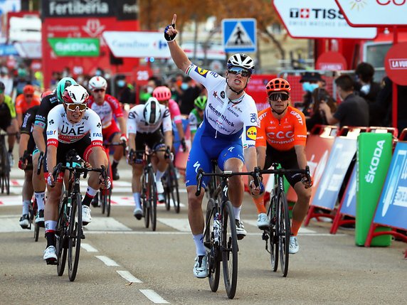 Sam Bennett vainqueur du sprint puis déclassé sur la Vuelta © KEYSTONE/EPA/Kiko Huesca