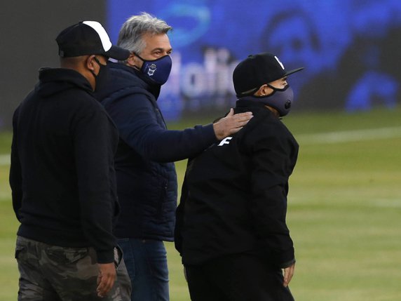 Diego Maradona (à droite) est venu voir jouer son équipe. © KEYSTONE/AP/Demian Alday