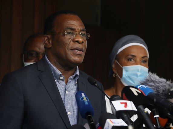 Pascal Affi N'Guessan, membre de l'opposition, appelle à une "transition civile" après une présidentielle émaillée de violences en Côte d'Ivoire. © KEYSTONE/EPA/LEGNAN KOULA