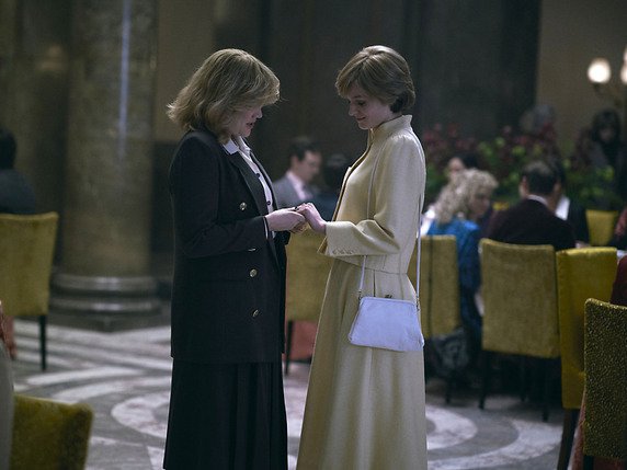 C'est l'actrice Emma Corrin (à droite) qui incarne la princesse Diana (archives). © KEYSTONE/AP/Des Willie