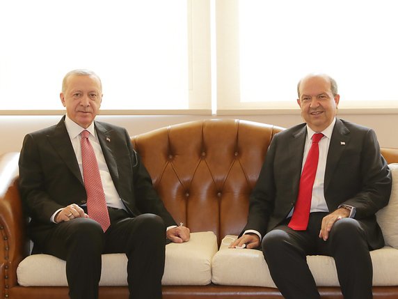 Recep Erdogan a rencontré le président de la République turque de Chypre-Nord (RTCN) Ersin Tatar (droite). © KEYSTONE/EPA/TURKISH PRESIDENT PRESS OFFICE / HANDOUT