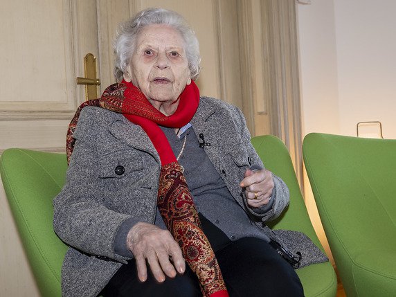 Noëlla Rouget, en février dernier, lorsqu'elle a reçu les insignes de Grand-Croix de l'ordre national du Mérite, l'une des plus hautes distinctions de l'Etat francais (archives). © KEYSTONE/MARTIAL TREZZINI