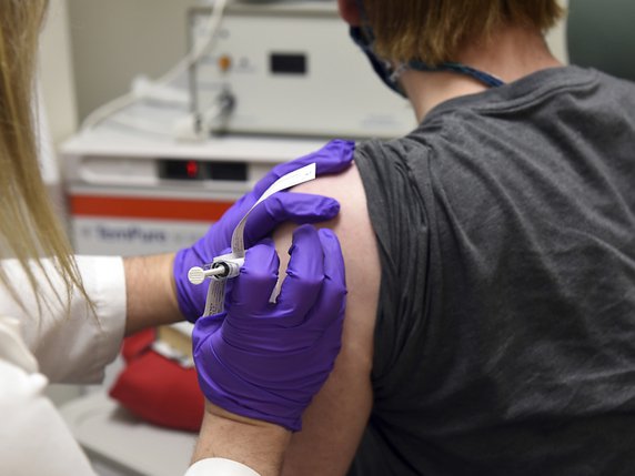 Les Etats-Unis espèrent commencer leur campagne de vaccination contre le Covid-19 avant la mi-décembre, après l'aval des autorités sanitaires (archives). © KEYSTONE/AP