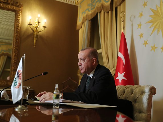 Une tentative de coup d'Etat a visé en 2016 le président turc Recep Tayyip Erdogan. Cinq ans plus tard, celui-ci poursuit la purge et des centaines de personnes sont mises en prison après être passées devant des tribunaux. © KEYSTONE/EPA/TURKISH PRESIDENT PRESS OFFICE HANDOUT