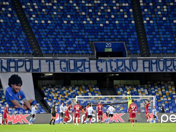 Le stade de San Paolo devient officiellement le stade Diego Armando Maradona. © KEYSTONE/EPA/CIRO FUSCO