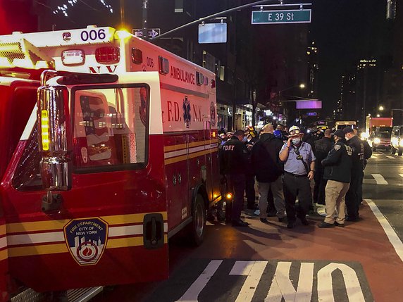 Selon les pompiers de New York, six personnes ont été hospitalisées. © KEYSTONE/AP/David Martin