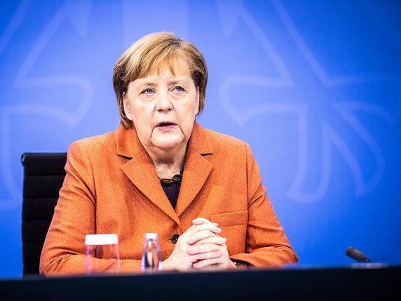 Angela Merkel a annoncé dimanche une batterie de nouvelles restrictions qui resteront en vigueur mercredi. © KEYSTONE/EPA/RAINER KEUENHOF / POOL