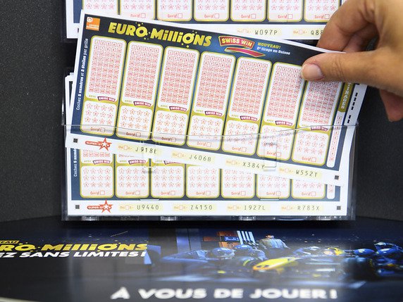 Lors du prochain tirage de l'Euro Millions, 72 millions de francs seront en jeu (archives). © KEYSTONE/LAURENT GILLIERON