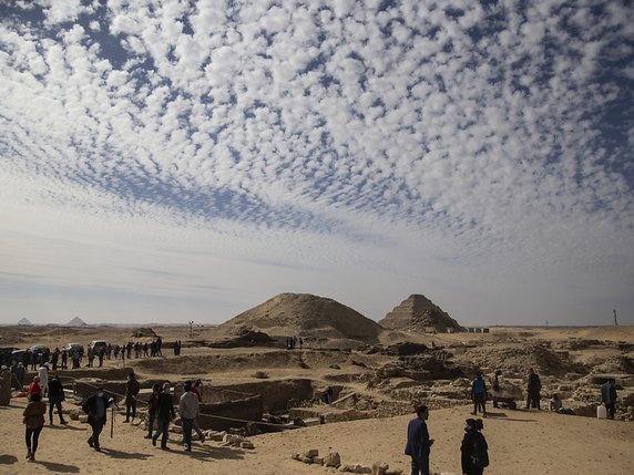 Le site de Saqqara, qui se trouve à un peu plus de quinze kilomètres au sud des célèbres pyramides du plateau de Guizeh, abrite la nécropole de Memphis, la capitale de l'Egypte ancienne. © KEYSTONE/EPA/Mohamed Hossam