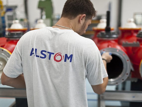 Alstom juge "positives" les perspectives du marché ferroviaire, et confirme ses objectifs à moyen terme, notamment une marge opérationnelle de 9% à l'horizon 2022/23. (archives) © KEYSTONE/GAETAN BALLY