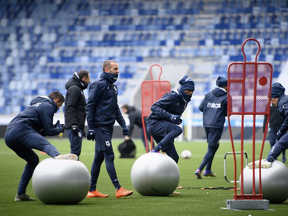 Les joueurs du Lausanne-Sport sont placés en quarantaine et ne peuvent plus s'entraîner. © KEYSTONE/LAURENT GILLIERON