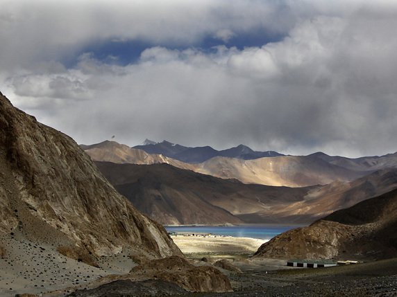 Les heurts ont eu lieu en haute altitude, à la frontière du Tibet et de la région indienne du Ladakh. Il s'agissait des affrontements les plus graves à opposer les deux géants asiatiques depuis la guerre-éclair de 1962. © KEYSTONE/AP/MANISH SWARUP