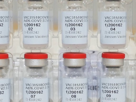 Le vaccin de Johnson & Johnson présente deux avantages logistiques conséquents: il ne s'administre qu'en une seule dose et peut être stocké à des températures de réfrigérateur (archives). © KEYSTONE/AP