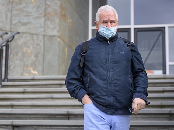Philippe Guignard s'est défendu jeudi à Lausanne d'avoir voulu tromper 16 victimes dans un projet immobilier à Orbe. © KEYSTONE/LAURENT GILLIERON