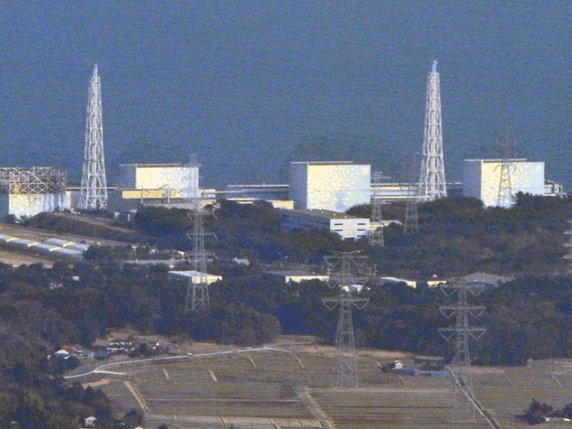 La centrale nucléaire de Fukushima après l'explosion d'un réacteur, à gauche (archives). © KEYSTONE/AP Kyodo News/MASARU NISHIMOTO