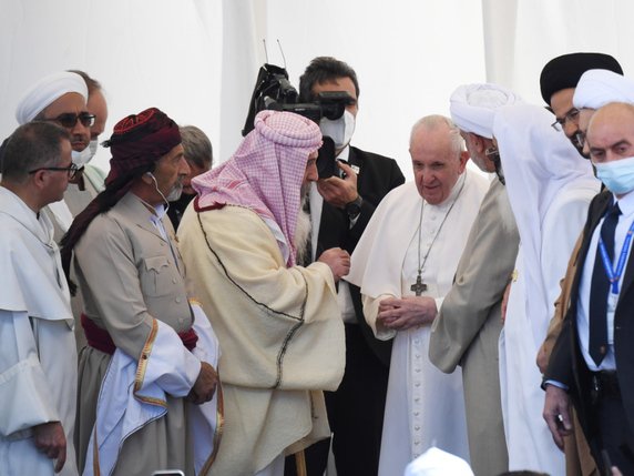 Le pape François se rend à une rencontre interreligieuse. © KEYSTONE/EPA/ALESSANDRO DI MEO