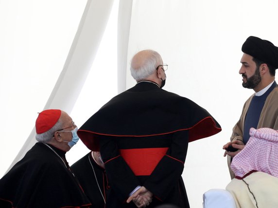 Divers représentants de l'Eglise catholique participent à la rencontre interreligieuse, comme le cardinal Pietro Parolin, secrétaire d'Etat du Vatican. © KEYSTONE/EPA/MURTAJA LATEEF