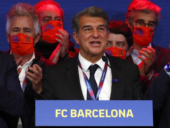 Joan Laporta a été élu à la tête du FC Barcelone avec 54,28% des votes. © KEYSTONE/AP/Joan Monfort