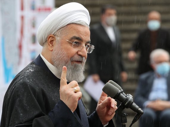 "Si (Washington) fait preuve de sérieux et d'honnêteté - c'est tout ce que nous demandons (...), je pense que nous pourrons négocier en peu de temps, si nécessaire, avec le 4+1", a déclaré le président iranien. © KEYSTONE/EPA/PRESIDENTIAL OFFICE HANDOUT