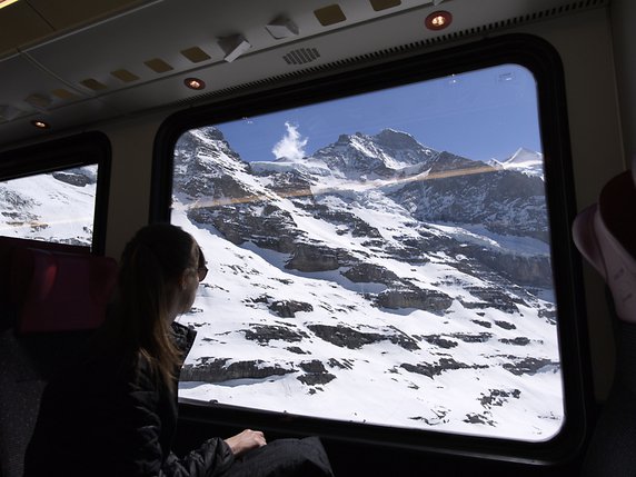 Même si Jungfraubahn s'estime solidement financé, anticipant le moyen terme avec confiance, la direction générale ne voit pas pour l'instant de sortie de tunnel et s'attend à un exercice difficile. (archives) © KEYSTONE/ANTHONY ANEX