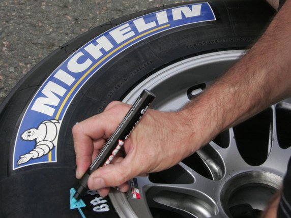 D'ici 2030, Michelin prévoit de réaliser jusqu'à 30% de ses ventes dans des activités autres que le pneumatique, comme les objets connectés, les composites, le médical, l'impression 3D et l'hydrogène. (archives) © KEYSTONE/AP/MICHEL SPINGLER