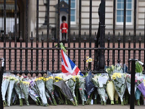 Le Royaume-Uni observera une minute de silence samedi prochain en hommage au prince Philip décédé vendredi. © KEYSTONE/EPA/ANDY RAIN