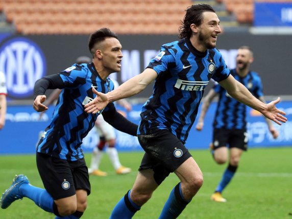 Darmian (à droite) a inscrit le but de la victoire pour l'Inter © KEYSTONE/EPA/MATTEO BAZZI