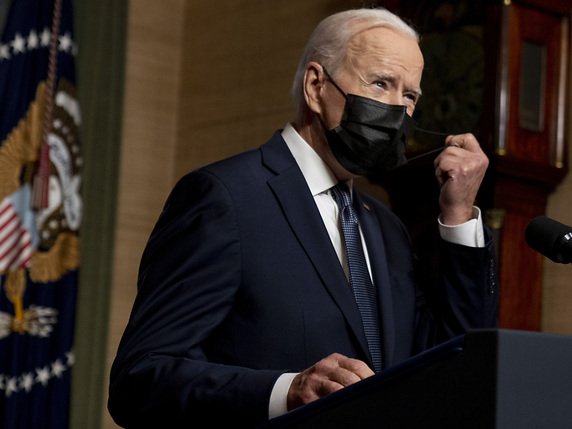 Joe Biden serre la vis face à Moscou. © KEYSTONE/AP/Andrew Harnik