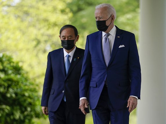 Yoshihide Suga est le premier dirigeant étranger à être reçu à la Maison Blanche par Joe Bien. © KEYSTONE/AP/Andrew Harnik