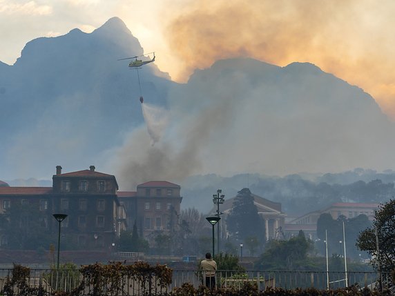 L'incendie a notamment touché la bibliothèque de la Cape Town University. © KEYSTONE/EPA/NIC BOTHMA