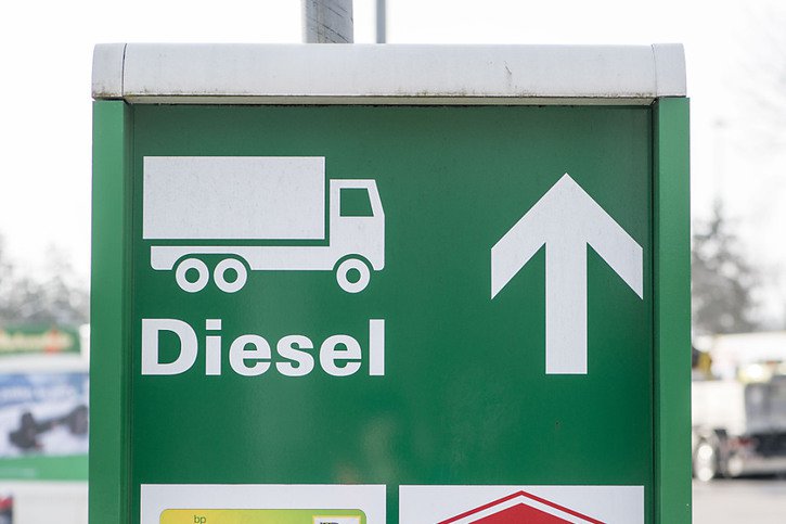 Les ventes de voitures diesel ont reculé de 20,1% sur un an, à 593.559 exemplaires, selon l'Association des constructeurs européens (ACEA). L'Allemagne et l'Espagne ont notamment enregistré des chutes de près de 30% (archives). © KEYSTONE/CHRISTIAN BEUTLER